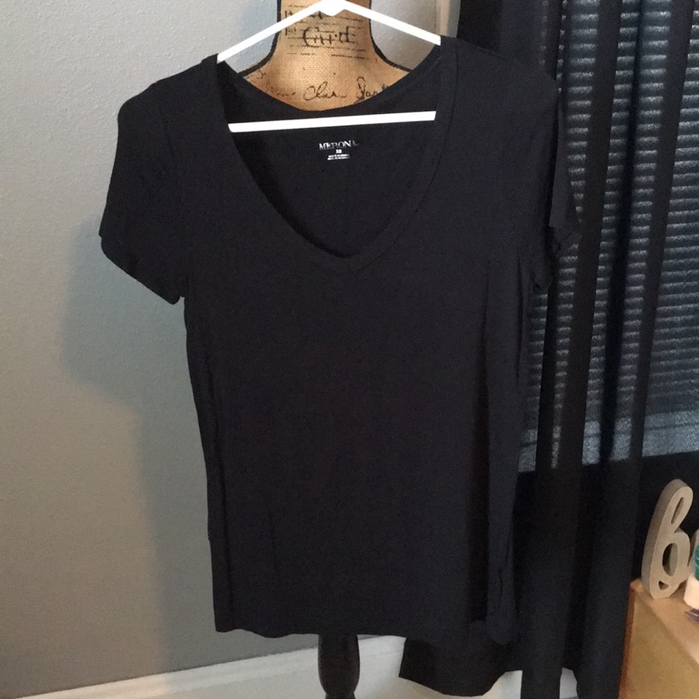 Black vneck tshirt